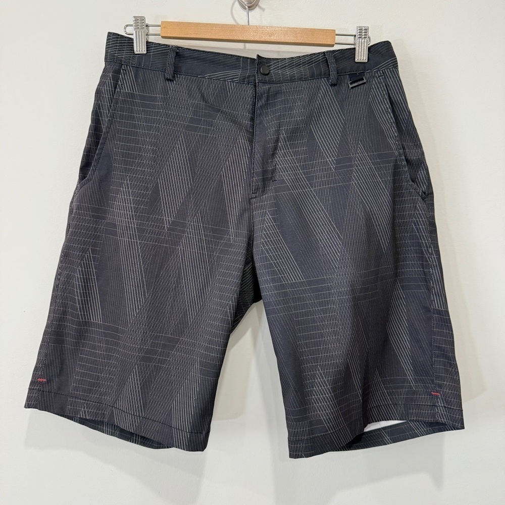 Calvin Klein Athletic Shorts Geometric Black and Grey Print Size 32